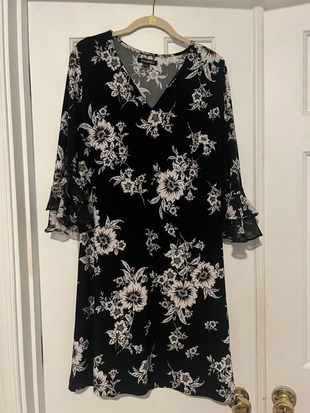 Roz & Ali Black and White Floral Midi Dress